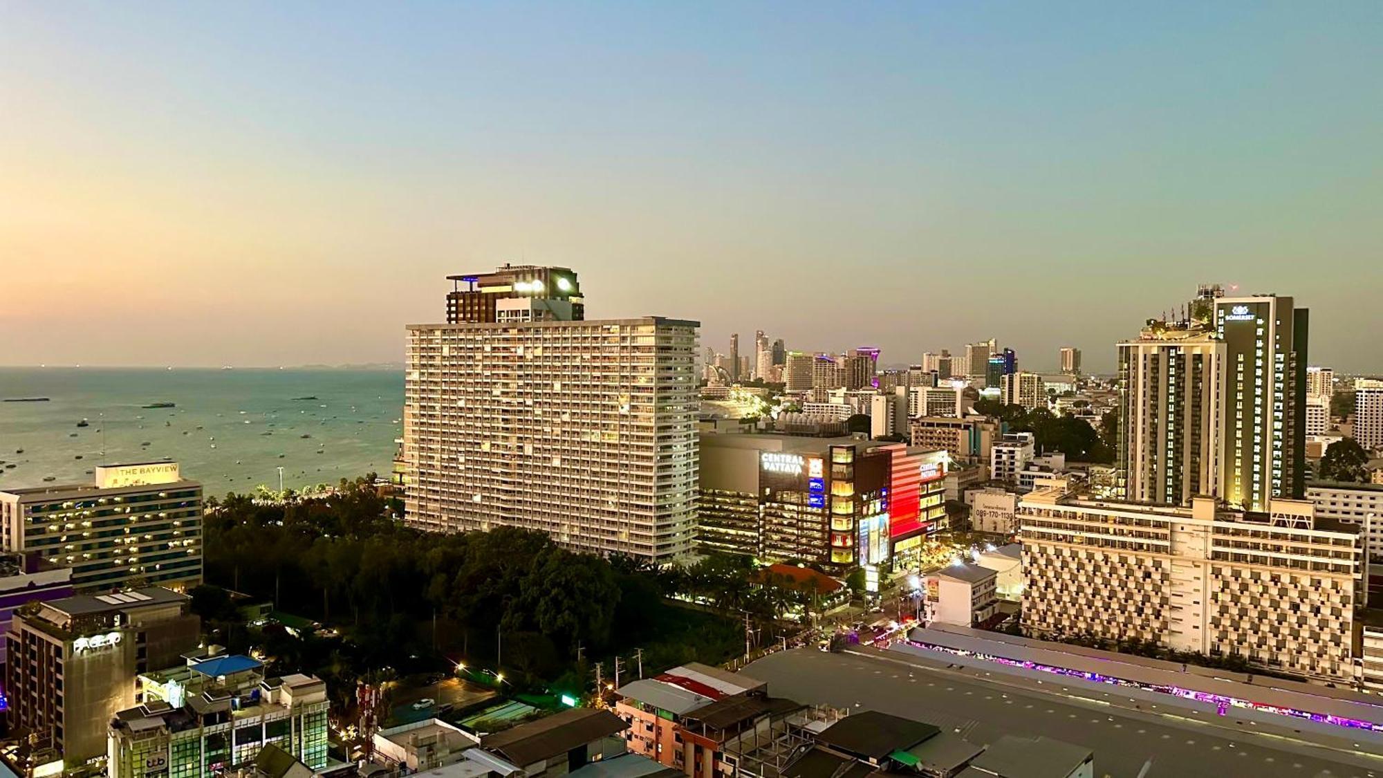 Sea View Pattaya Beach @The Base Central Паттайя Экстерьер фото